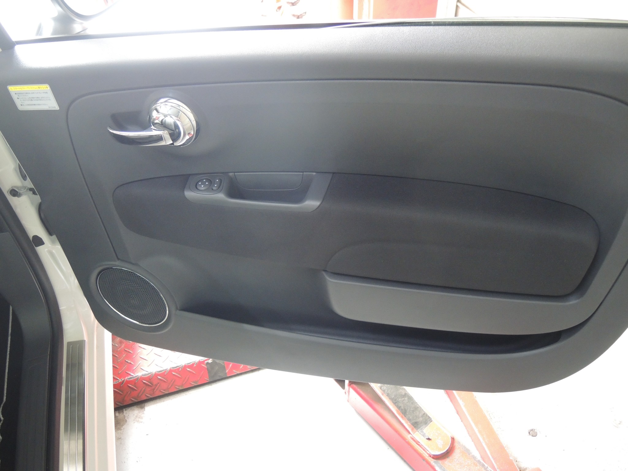 フィアット500ツインエアー PVCドアトリムで車内をカラーコーディネート！